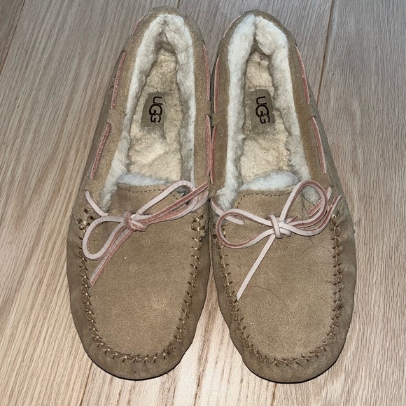 UGG Dakota Slippers - Picture 1 of 8